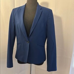 RW&CO. Elegant Blue Women's Blazer with stretch lining. Size 10.